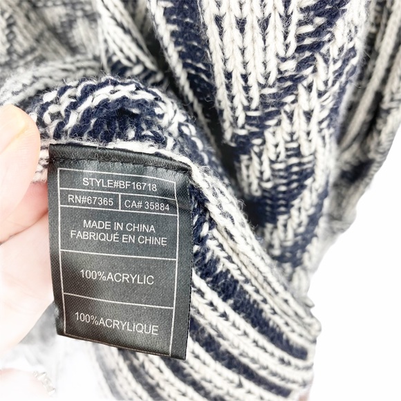 BB Dakota Mandala Aztec Fringe Knit Cardigan Small - Picture 9 of 9